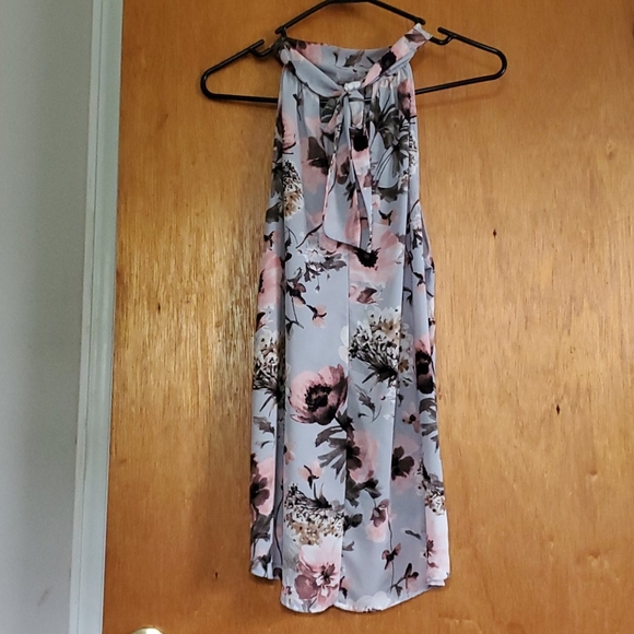 Top - Picture 2 of 2